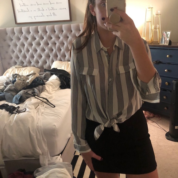 Black and white stripe blouse - Picture 2 of 6